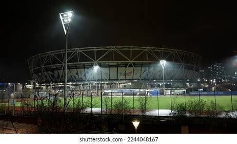 1,002 Stratford Centre London Images, Stock Photos & Vectors | Shutterstock