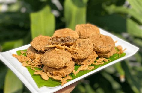 Delicious & Crispy Kuih Kasturi (Mung Bean Fritters) Recipe