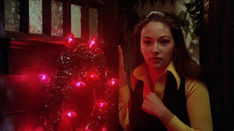 Black Christmas (1974) Ending Explained: A Bleak End To The Blackest Of ...