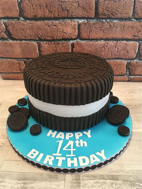 Giant Oreo Cake | Oreo cake, Giant oreo cake, Burger cake