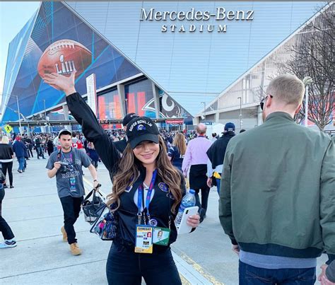 Look: Sean McVay's hot girlfriend steals show at Super Bowl in front of Mercedes-Benz Stadium ...