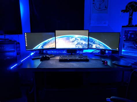 Found the perfect 3-monitor wallpaper. : r/battlestations