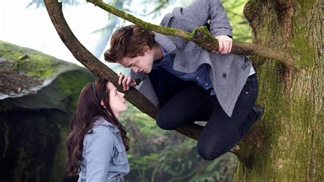 New Twist in Twilight Book — Stephenie Meyers Turns Bella Into Beau | Teen Vogue