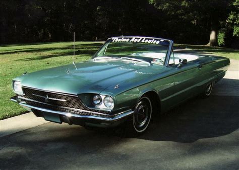 1966 FORD THUNDERBIRD 'THELMA & LOUISE' MOVIE CAR