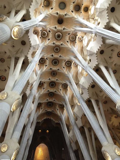 Basilica de la Sagrada Familia (Holy Family) , Barcelona, Spain - Roam Far and Wide