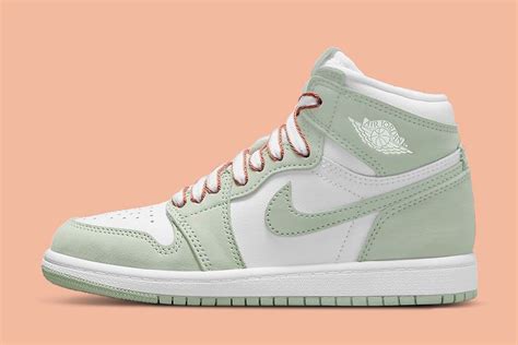 Incoming: Air Jordan 1 WMNS ‘Seafoam’ - Releases