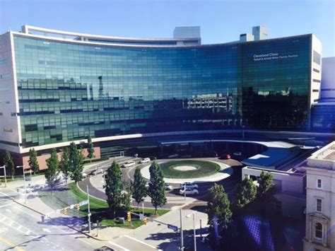 11 Largest Hospitals in the United States | Largest.org | Cleveland clinic, Hospital, Best hospitals