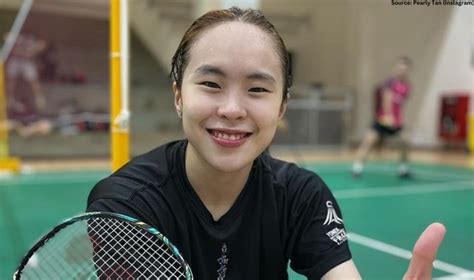 M'sian badminton player Pearly Tan sets record for fastest smash in the world, despite suffering ...