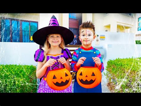 Diana and Roma Trick or Treat Halloween Adventure - Videos For Kids