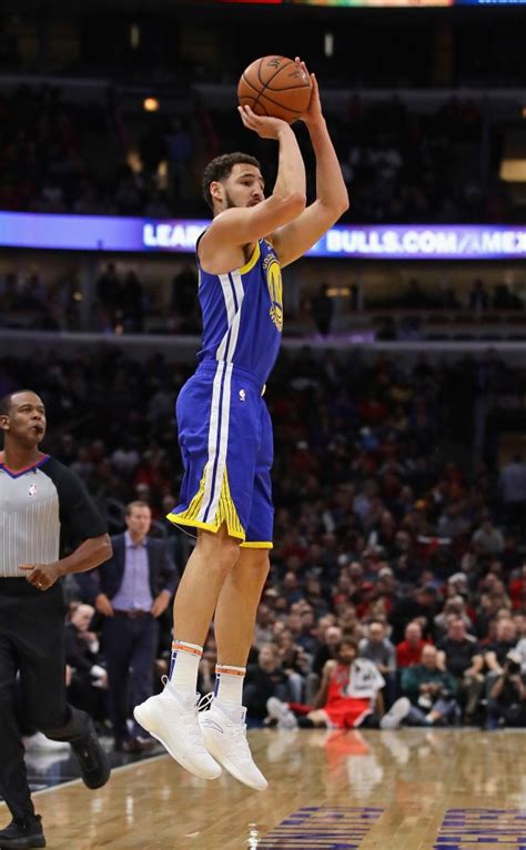 Warriors' Klay Thompson breaks 3-point record vs. Bulls