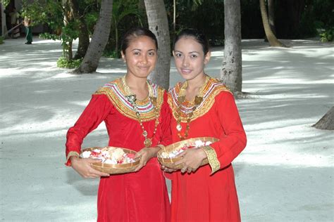 Life in Maldives: LIBAS Dhivehi ''traditional Maldivian Dress"