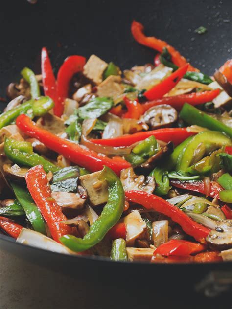 MUSHROOM, BELL PEPPER & BASIL STIR FRY - THE SIMPLE VEGANISTA