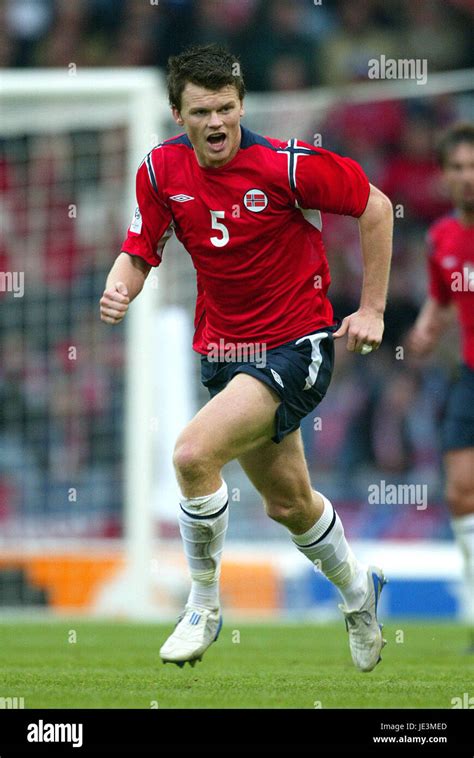 John arne riise norway hi-res stock photography and images - Alamy