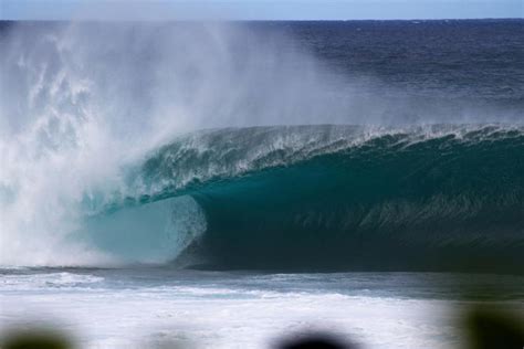 What do Hawaii’s high surf warnings and advisories mean? - Hawaii Magazine