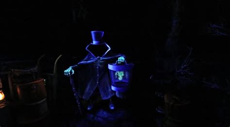 Hatbox Ghost appears at Disneyland’s Haunted Mansion | The Disney Blog