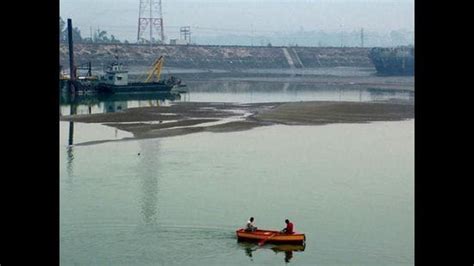 Worries mount over drastic drop in Bhakra reservoir water level - Hindustan Times