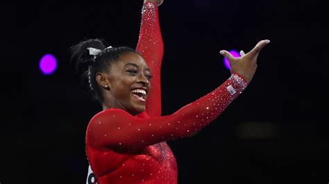 Simone Biles ties worlds medal record with vault win | ksdk.com