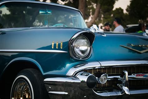 On the Hunt for Classic Car Parts? Here's Your Best Online Resources - headlights.com