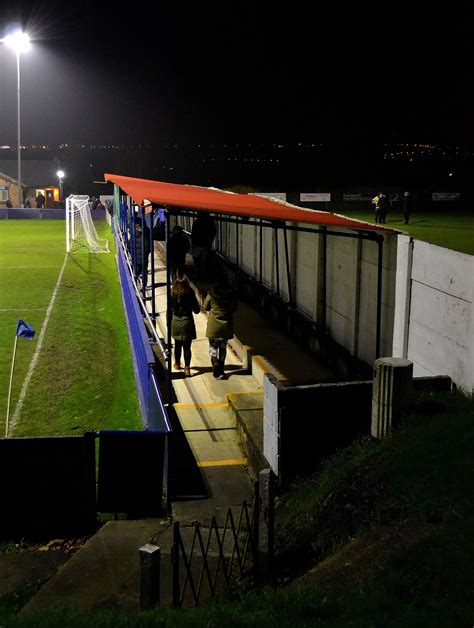 Pin en Hopping Around Hampshire's Pics of Non-League Football Grounds