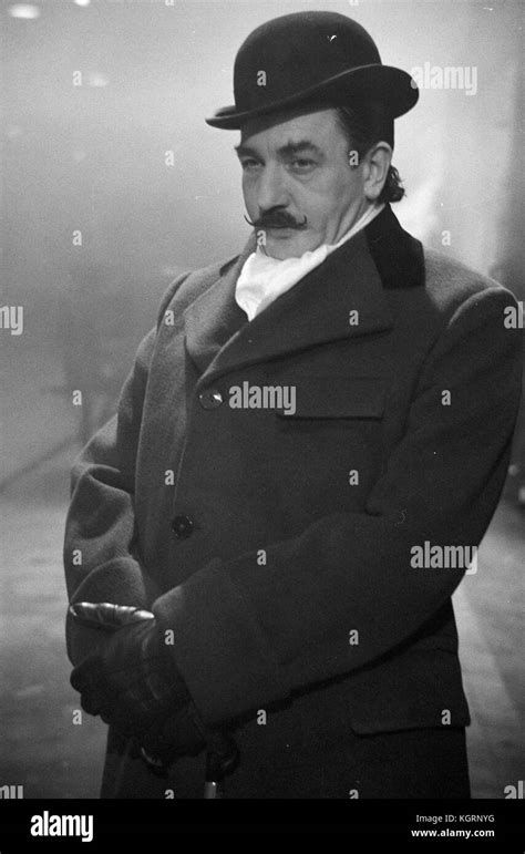 Albert finney hercule poirot hi-res stock photography and images - Alamy