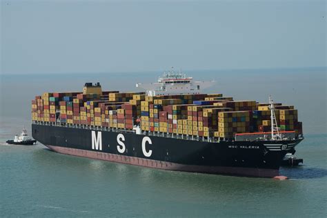 This is the world's largest container ship....and it's massive - The Network Effect