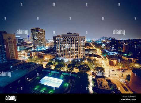 night view of the city of Chicago Stock Photo - Alamy