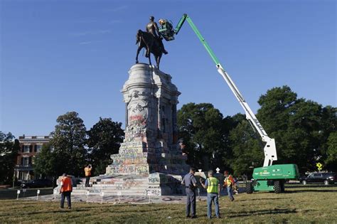 Judge issues order halting Robert E Lee statue removal for 10 days | WSET