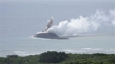 New Island Appears After Underwater Volcano Eruption Near Japan's Iwoto