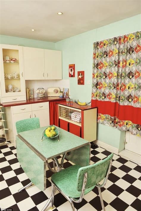 30 Lovely Retro Kitchen Ideas to Decorate Even on a Budget