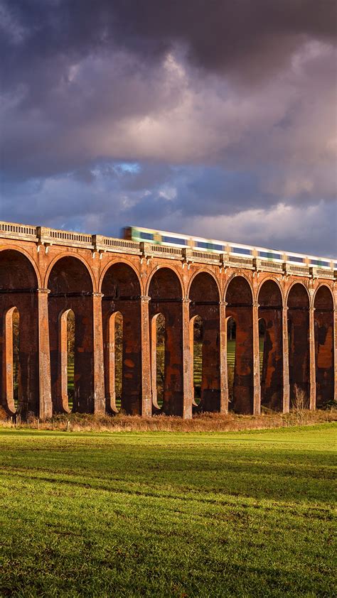 The Ouse Valley Viaduct (Balcombe Viaduct) over the River Ouse in ...