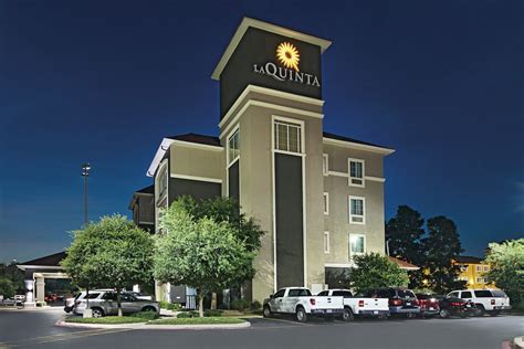 La Quinta Inn & Suites by Wyndham San Antonio Northwest | San Antonio, TX Hotels