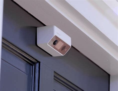 DoorCam Is a Smart Security Camera That Sits Over Any Door