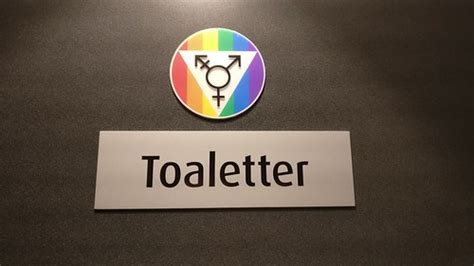 Gender-neutral bathroom | A gender-neutral bathroom in Göteb… | Flickr