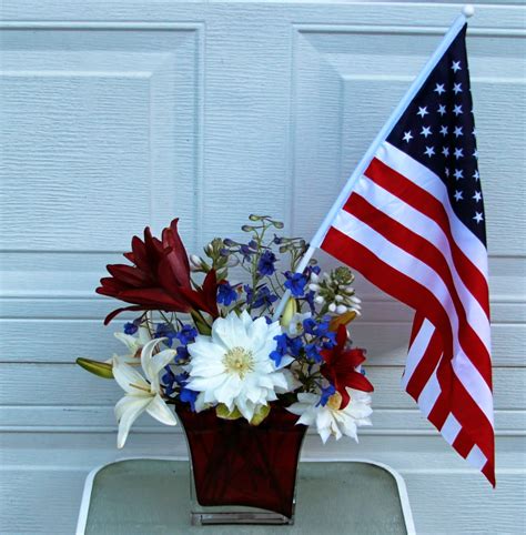 FLOWER ARRANGEMENTS - 4th of July with RED, WHITE and BLUE - Sowing the ...