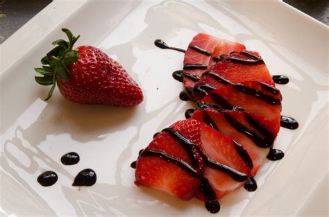 fragole con aceto balsamico tradizionale – Versatile Vinegar