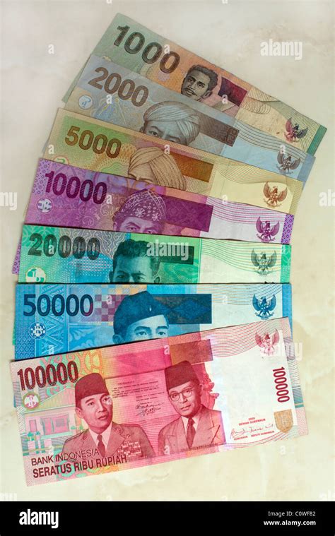 Indonesian currency notes from 100,000 to 1000 rupiah Stock Photo - Alamy