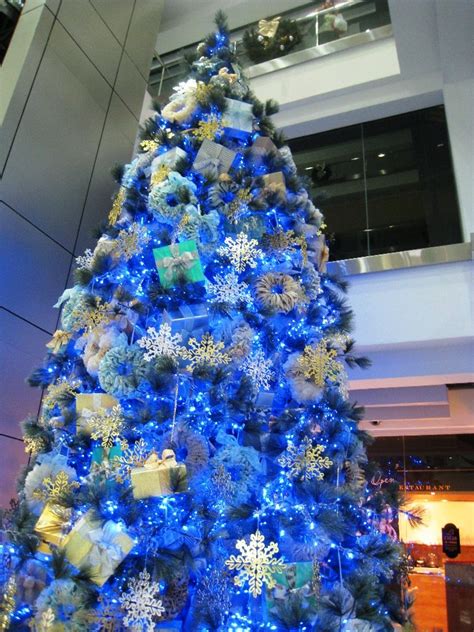 34 Blue Christmas Tree Decorations Ideas - Decoration Love