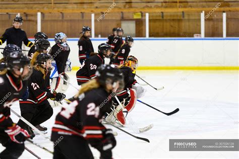 Girls skating during ice hockey training — Sports Uniform, 14 15 years - Stock Photo | #307026128