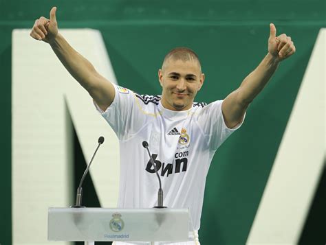 top footballer wallpaper: Karim Benzema Real Madrid Contract in 2009 ...