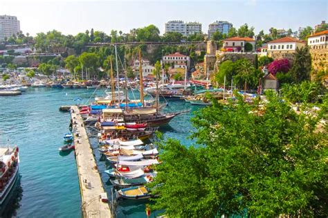 Turkey Sightseeing Tours - Roman Gate Colonnaded Avenue