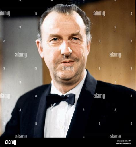 THE DICKIE HENDERSON SHOW LIONEL MURTON Stock Photo - Alamy