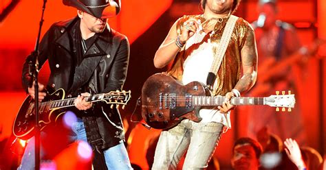 Rock, rap mixes with country as stars celebrate CMT Music Awards