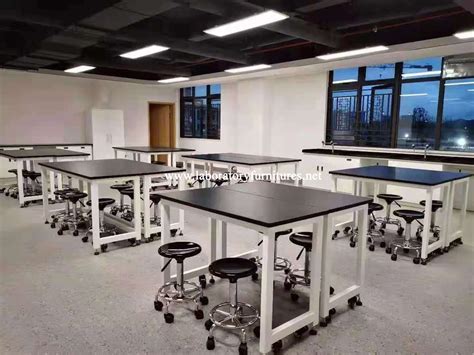 Modern and Customized Laboratory Furniture from China