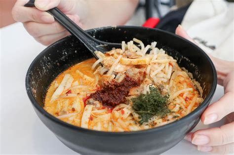 328 Katong Laksa - Popular Laksa Visited by Celebrities - Kopi Waffles