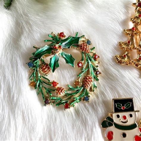 Vintage Bundle of Three Christmas Brooches | Shop THRILLING