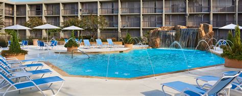 Hotels in Little Rock, AR with Outdoor Pools | Four Points by Sheraton