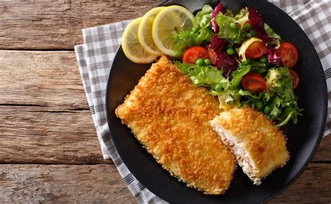 ¿Cómo empanizar filetes de pescado con harina y leche fácil?