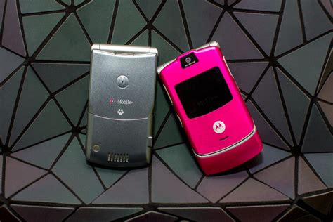 The first Motorola Razr shines just as brightly - CNET