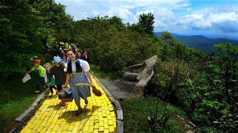 Famed 'Wizard of Oz' theme park on North Carolina/Tennessee border reopens this summer