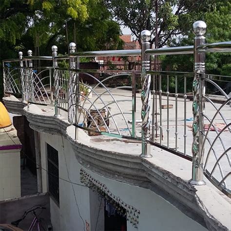 Stainless Steel Roof Railing at 1000.00 INR in Hojai | M/s Surubala ...